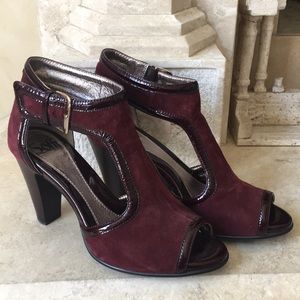 Sofft open toe heels 👠